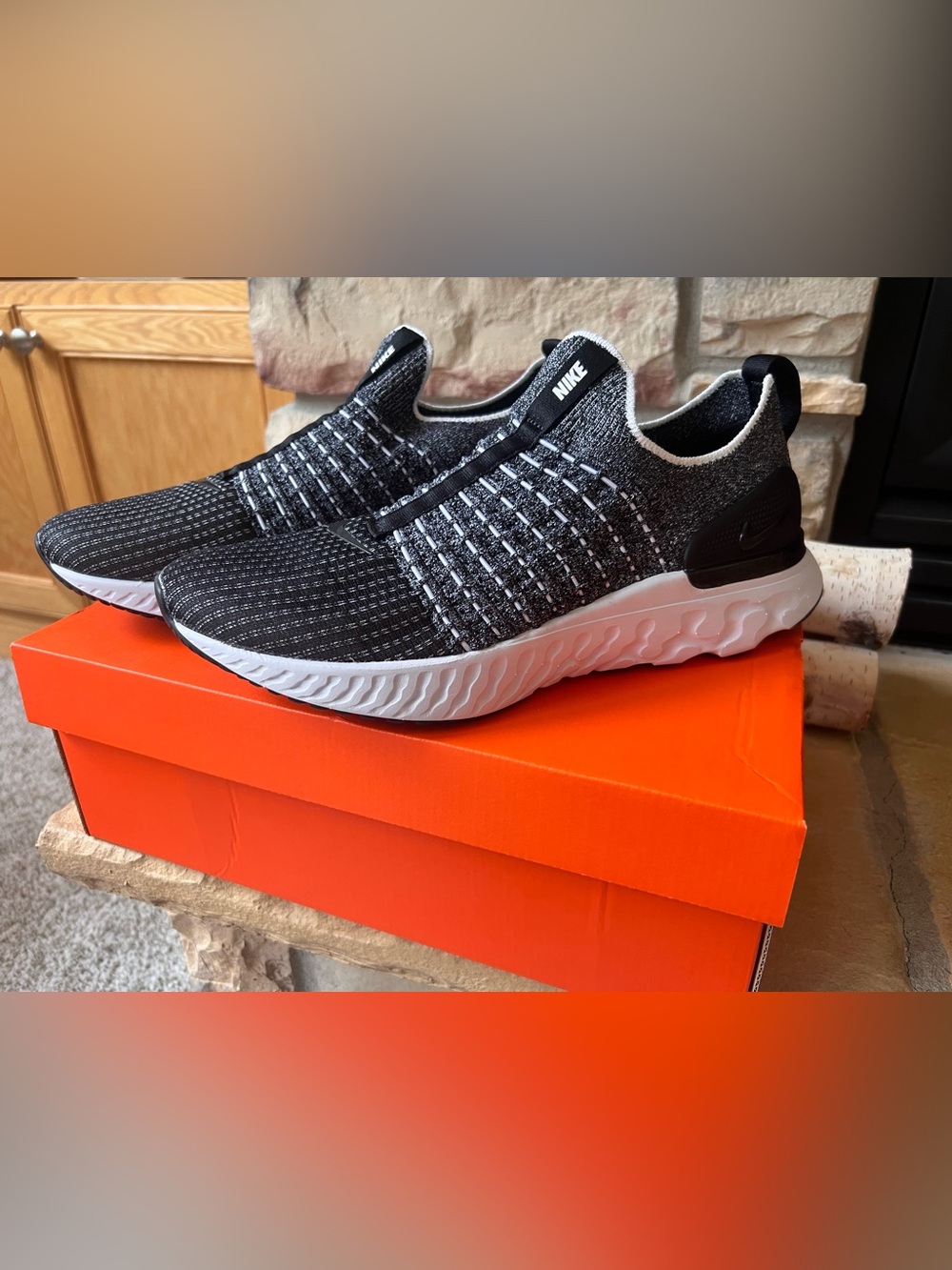 Nike Men’s React Phantom Run Flyknit 2 Shoes